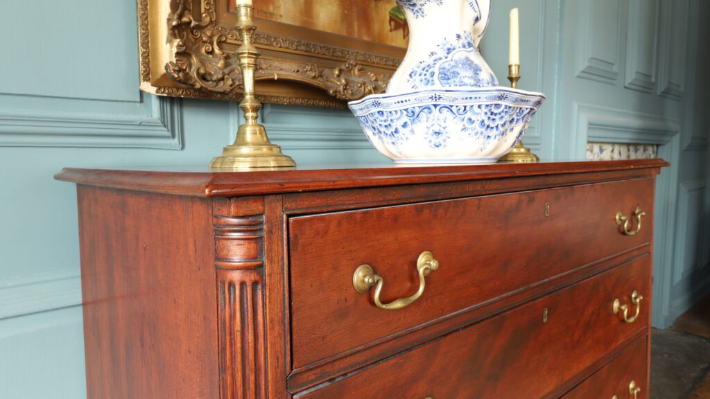 cassettiera antica in legno pregiato 